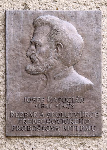 J. Kapucián, pamětní deska, acrystal